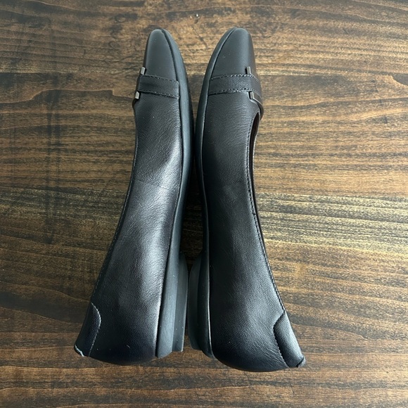 Clark’s Black Leather Women's Flats, Size 7.5 - Picture 11 of 11
